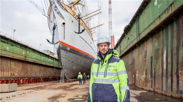 Tim Mangels koordiniert die Instandhaltung des Schiffes und sorgt für eine sorgfältige Umsetzung der Maßnahmen.