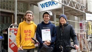 Timo Hecken, Jonas Hummel und Mareike Hantschel vorm WERK in der Alten Bürger. Foto: Masorat