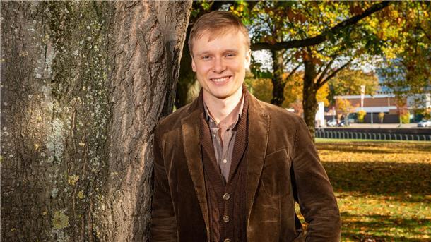 Timothy Edlin stammt aus der altehrwürdigen britischen Universitätsstadt Canterbury und ist über einige Jahre im Ruhrpott nun neu als Bass an das Stadttheater Bremerhaven engagiert worden.