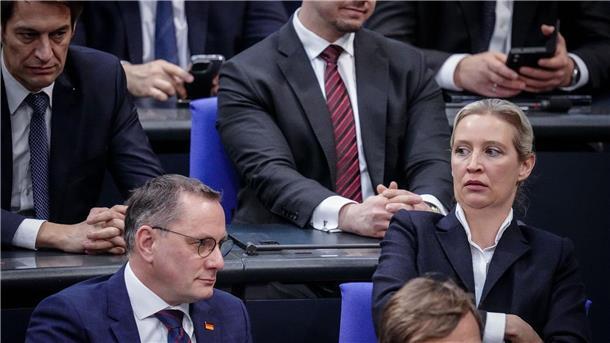 AfD im Gegenwind Tino Chrupalla (l.) und Alice Weidel während der Generaldebatte zum Etat des Bundeskanzlers und des Bundeskanzleramts.