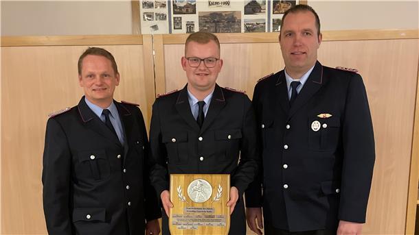 Feuerwehrmann des Jahres: Tobias Hüttel (Mitte)