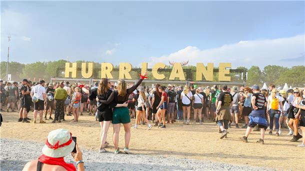 Tolle Stimmung auf und vor den Bühnen und auf den Zeltplätzen des Hurricane-Fest...