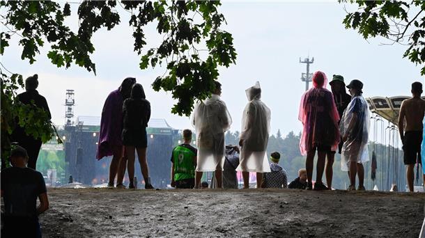 Tolle Stimmung auf und vor den Bühnen und auf den Zeltplätzen des Hurricane-Fest...