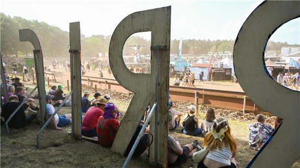 Tolle Stimmung auf und vor den Bühnen und auf den Zeltplätzen des Hurricane-Fest...