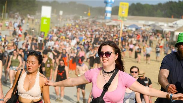 Tolle Stimmung auf und vor den Bühnen und auf den Zeltplätzen des Hurricane-Fest...