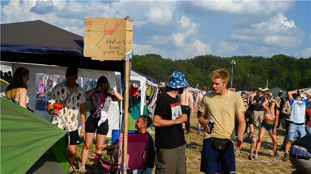 Tolle Stimmung auf und vor den Bühnen und auf den Zeltplätzen des Hurricane-Fest...