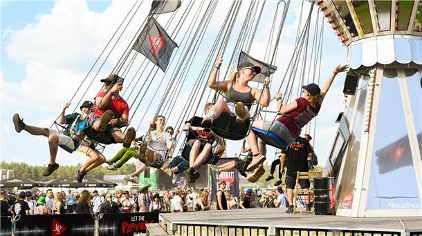 Tolle Stimmung auf und vor den Bühnen und auf den Zeltplätzen des Hurricane-Fest...