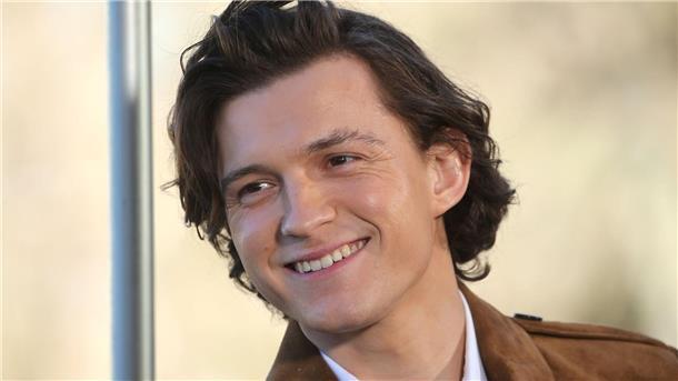 Tom Holland: Ohne Alkohol „glücklich wie noch nie“ Tom Holland bei der Premire des Films „Uncharted“ in Madrid.