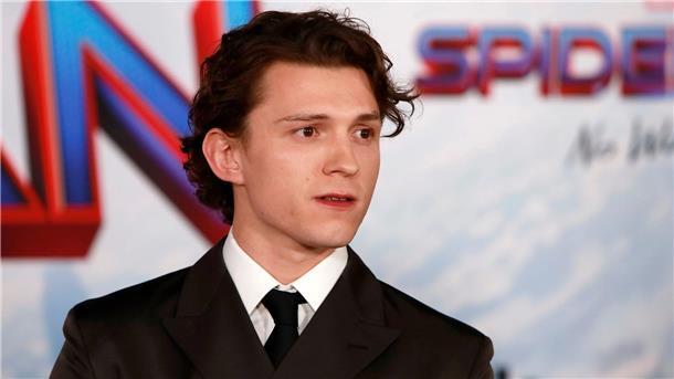 Tom Holland braucht eine Auszeit Tom Holland haben die Dreharbeiten zu „The Crowded Room“ ziemlich mitgenommen.