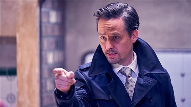 Tom Schilling als Andreas in einer Szene des Films „Der Pfau“.