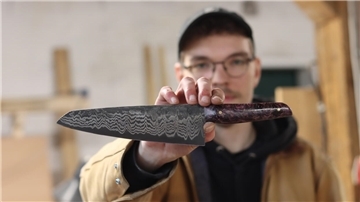 Tom Voß fertigt in seiner Werkstatt in Dipshorn Küchenmesser von Hand.