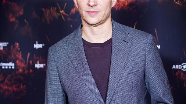 „Schwarzes Gold“: Öl, Macht und starke Frauen in der Heide Tom Wlaschiha ist unter anderem aus „Game of Thrones“ und „Stranger Things“ bekannt.