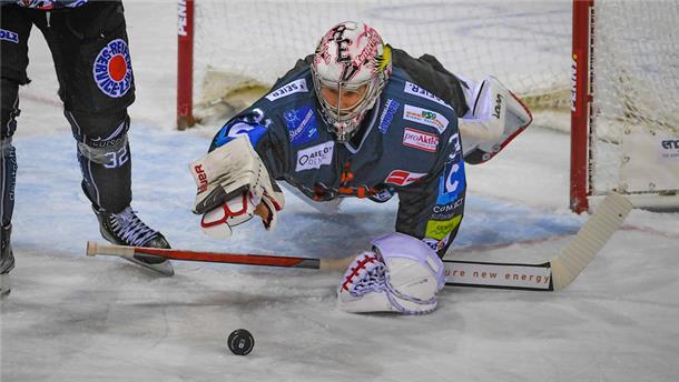 Brandon Maxwell im Tor der Pinguins