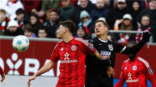 Torjäger Kownacki (l) trifft zuverlässig.