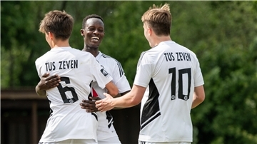 Torjubel werden die Zevener (von links) Josh Klindwort, Armel Arakaza und Kjell Hinrichs beim Pokalspiel in Reeßum möglicherweise häufiger erleben.