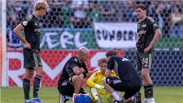 Torwart Frederik Rönnow wurde schwindelig und musste ausgewechselt werden.