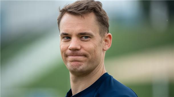 Torwart Manuel Neuer vom FC Bayern München hat seine Hautkrebs-Erkrankung öffentlich gemacht. Er musste bereits dreimal im Gesicht operiert werden.