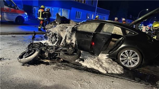 Tödlicher Unfall in Scheeßel: 21-jähriger Motorradfahrer stirbt Tragischer Unfall mit Todesfolge mitten in Scheeßel: Ein Autofahrer hat einen 21-jährigen Motorradfahrer übersehen. Der junge Mann aus Scheeßel erlag seinen Verletzungen.