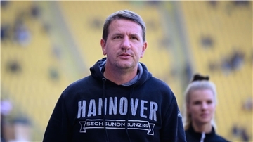 Trainer Daniel Stendel und Hannover 96 II steigen aus der 3. Liga ab.