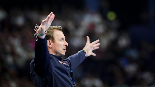 Der THW Kiel übernimmt die Tabellenspitze der Bundesliga Trainer Filip Jicha und der THW Kiel spielten in Leipzig.