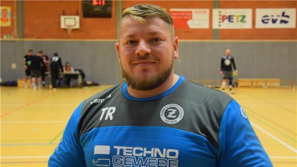Trainer Konstantin Franz war nach der gezeigten Leistung seiner Zevener Handballer richtig angefressen.
