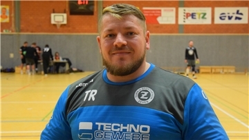 Trainer Konstantin Franz war nach der gezeigten Leistung seiner Zevener Handballer richtig angefressen.