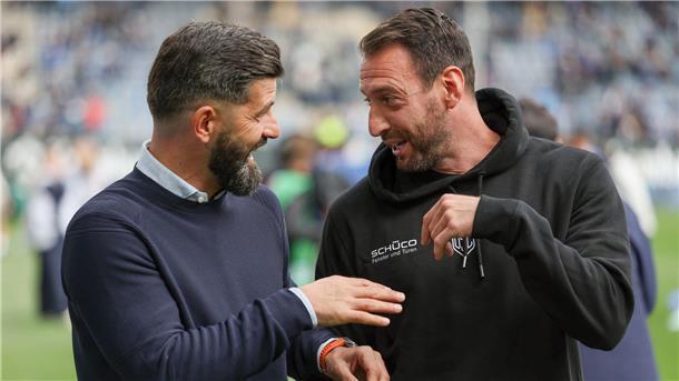 Frühe Tore sichern Schalke knappen Sieg in Bielefeld Trainer Miron Muslic (FC Schalke 04, l) und Trainer Mitch Kniat (Arminia Bielefeld, r).