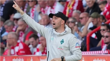 Trainer Ole Werner hat beim SV Werder Bremen ein neues Arbeitspapier unterschrieben.