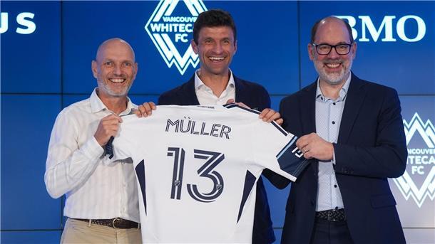 Müller spielt jetzt „Soccer“: Vancouver-Abenteuer beginnt Trainer Sörensen (links) und Müller haben bereits ein gutes Verhältnis, findet Manager Schuster (rechts).