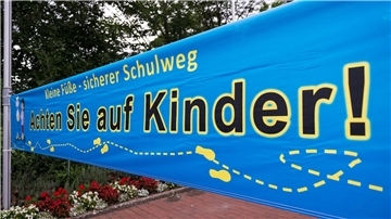 Das Foto zeigt ein Plakat. 