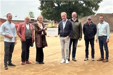 Treffen auf der Baustelle (von links): Eike Dammann, Traugott Riedesel, Christiane Unruh, Marko Intemann, Marco Mohrmann, Hans-Peter Gerdts, Stephan Kück-Lüers.