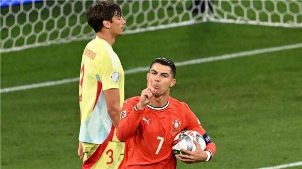 Krimi lässt Ronaldo weinen: Portugal entthront Spanien Trifft und jubelt: Cristiano Ronaldo