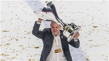 Triumphiert Trainer Serge Aubin mit seinen Eisbären erneut in der Deutschen Eishockey Liga?