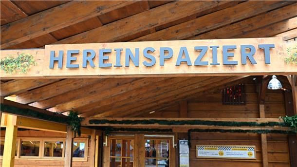 Machete auf Festgelände - Ermittlungen gegen 19-Jährigen Trotz Eingangskontrollen hat ein 19-Jähriger eine Machete mit auf das Frühlingsfest genommen.