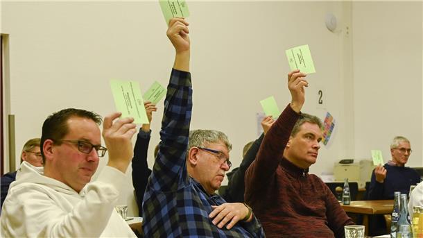 Trotz Hiobsbotschaften und Finanznöten: Bei den Abstimmungen zeigen die Genossen Einigkeit.