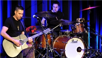 Troy Petty tritt am Donnerstag im Centraltheater Brake auf.