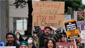 Trump demonstriert seine Macht - und in Chicago kocht die Stimmung hoch.