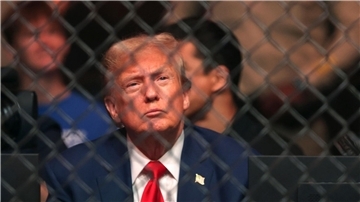 Trump gilt als Fan der Kampfsport-Liga UFC und saß mehrfach selbst im Publikum. (Archivbild)