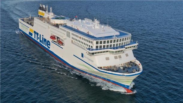 Neue LNG-Hybridschiffe sollen umweltfreundlicher und größer werden TT-Line und die chinesische Jinling-Werft planen neue RoPax-Schiffe der zweiten Generation. Die LNG-Hybridschiffe sollen mehr Passagiere aufnehmen und noch effizienter fahren.