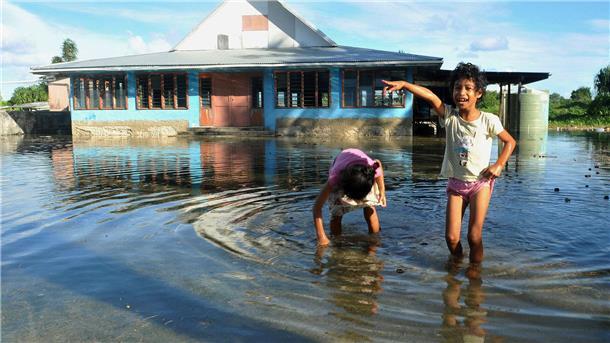 Australien nimmt Klimaflüchtlinge aus Tuvalu auf Tuvalu könnte in 100 Jahren versunken sein..