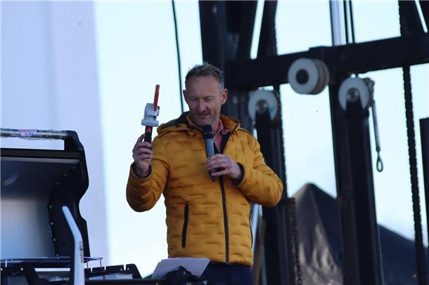 TV-Moderator Sven Tietzer (Treckerfahrer dürfen das), pendelt zwischen Zeven und...