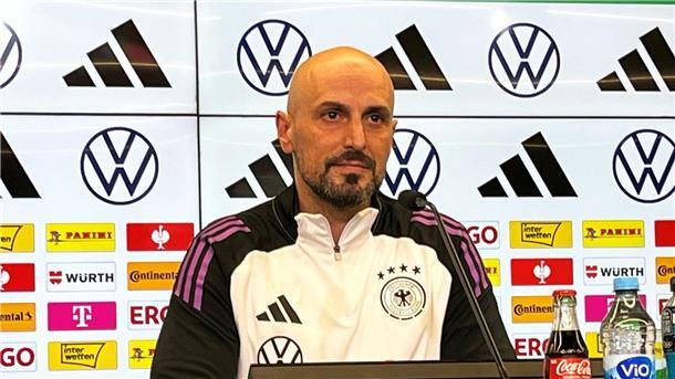 Bayern-Shootingstar vor U21-Debüt - Zwei Rückkehrer U21-Nationaltrainer Antonio Di Salvo (M) will mit seinem Team zwei Siege einfahren.