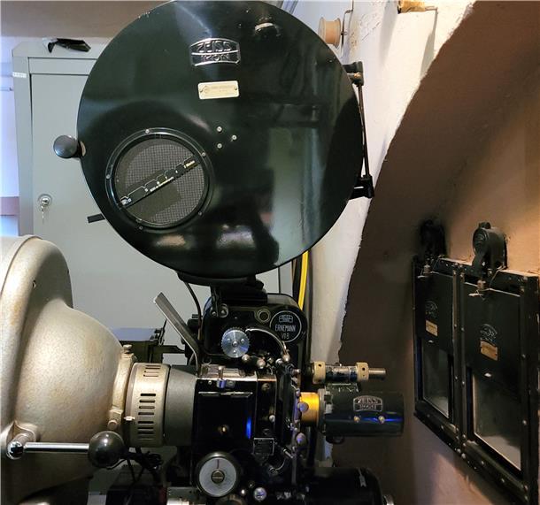 5 Dinge, die Sie nicht über das Centraltheater Brake wussten Über 70 Jahre alt, aber immer noch funktionsfähig ist der Filmprojektor. Genutzt wird er derzeit nicht.