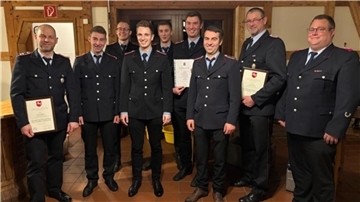 Die Feuerwehr Ostereistedt von links nach rechts: Arne Kriete, Malte Ringen, Niklas Koetting, Jost Kriete, Luca Martens, Henrik Martens, Lennart Ringen, Detlev Pape, Kai Martens