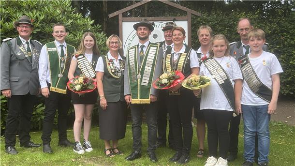 Über ein komplettes, neues Königshaus kann sich der Schützenverein Langenhausen/Friedrichsdorf freuen. 