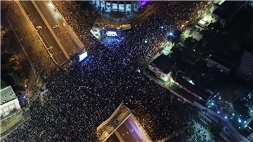 Über hunderttausend Menschen sind in Tel Aviv auf die Straßen gegangen. Auch in anderen Städten wurde demonstriert.