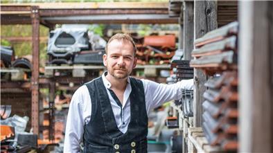 Über mangelnde Aufträge kann sich Dachdeckermeister Sascha Ligat, Inhaber der Firma Dathe und Co. Bedachungen, nicht beschweren. Doch die Materialkosten steigen derzeit gewaltig.