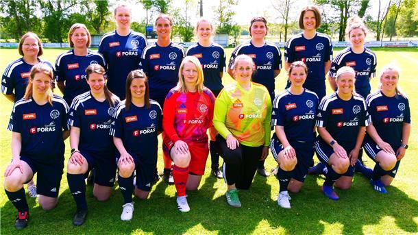 Über so einen großen Kader würde sich so manche Mannschaft freuen: Die Ü30-Frauen der SG Anderlingen/Byhusen.