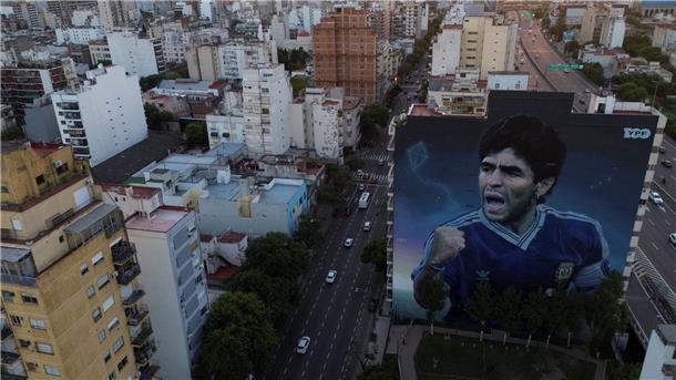 Über vier Jahre nach dem Tod von Maradona muss sich das medizinische Team vor Gericht verantworten. 