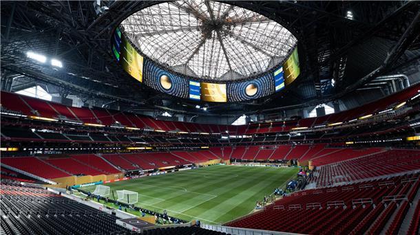 WM-Debatte um Anstoßzeiten: DFB-Fans droht Nachtschicht Überdacht und klimatisiert: Das Stadion in Atlanta ist hochmodern. (Archivbild)